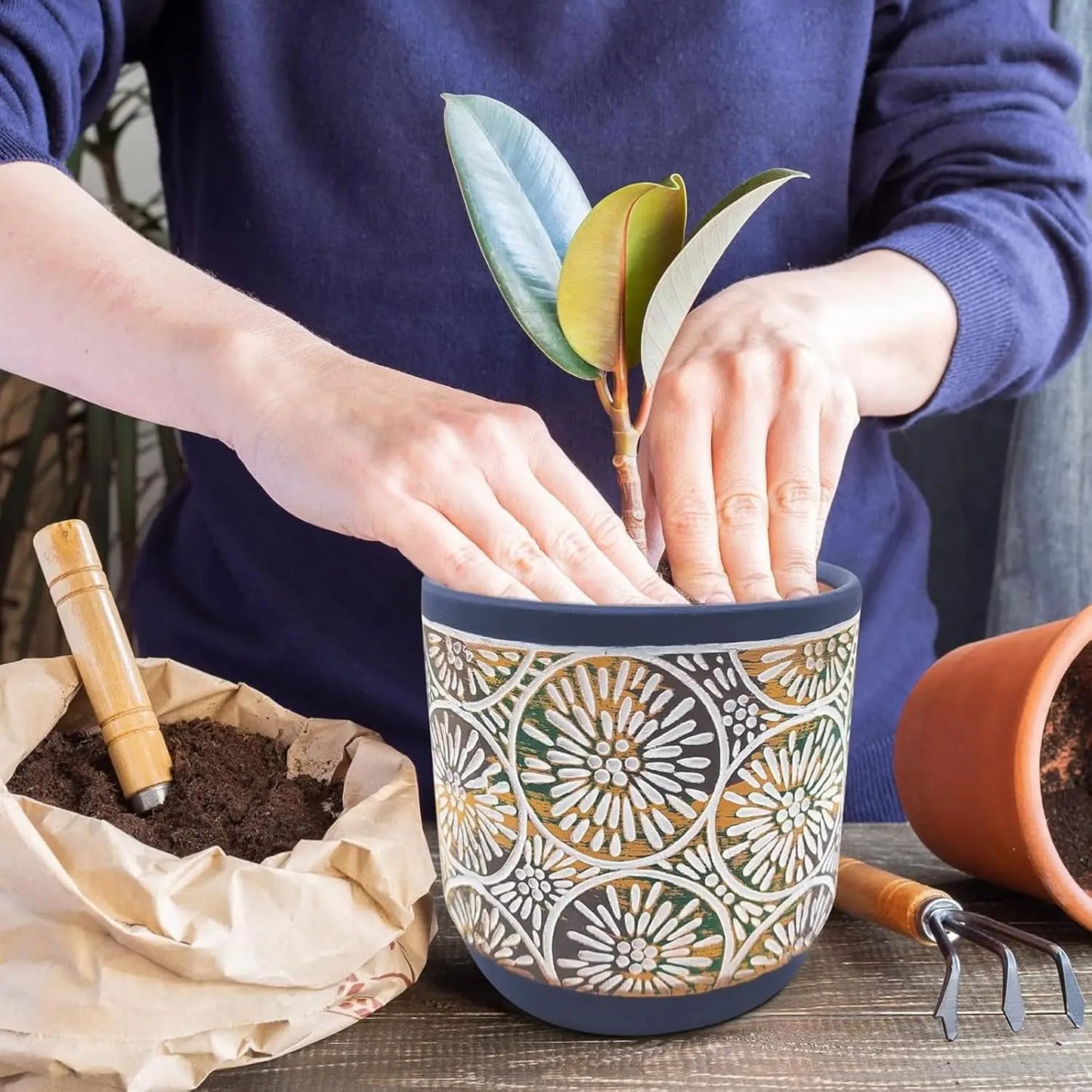 3-Piece Ceramic Plant Pots Set with Drainage Holes, Modern Decorative for Indoor/Outdoor Plants in Blue